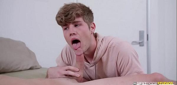  Massage leads to assfucking between twinks